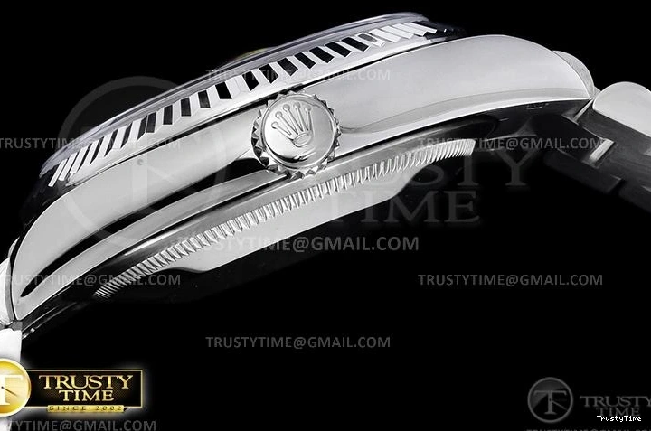 0513 RDD0220E – DayDate 36mm Functional 700